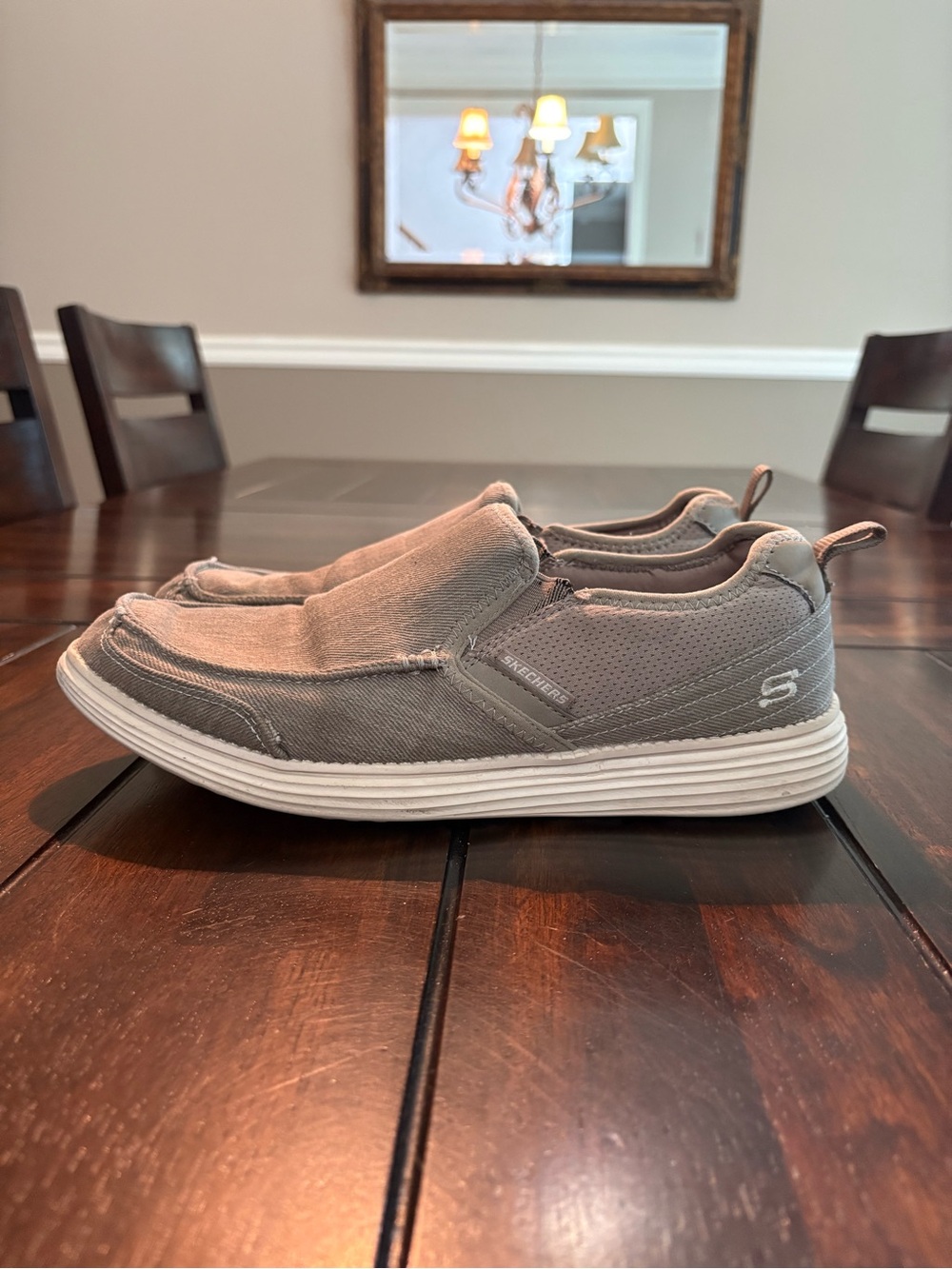 Skechers beige slip-on loafer sneakers size 9